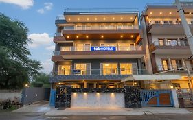 Hotel Sky Rise Inn Near Medanta - The Medicity, Gurugram
